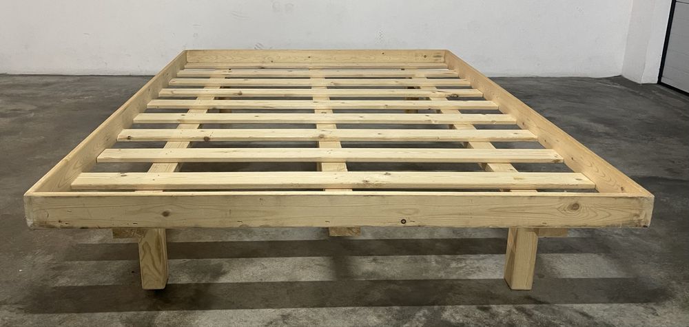 Base de Cama Casal 140x190 em Madeira Maciça | Muito Robusta | Excelente Estado