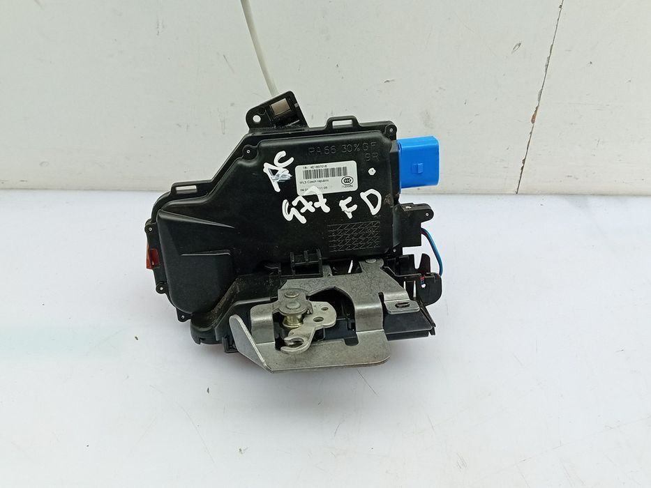 Fechadura / fecho porta frente direito AUDI A3 (8P1)