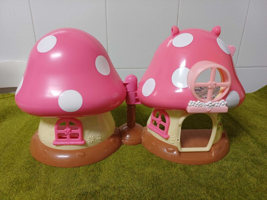 Casa da Hello Kitty em forma de cogumelo