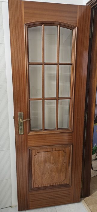 Portas em madeira usadas