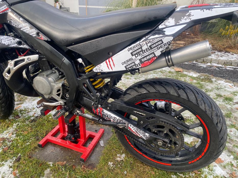Gilera SMT 50 jak Derbi Senda