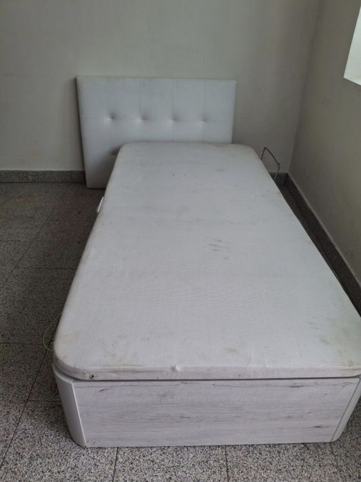 Cama solteiro  box com colchão