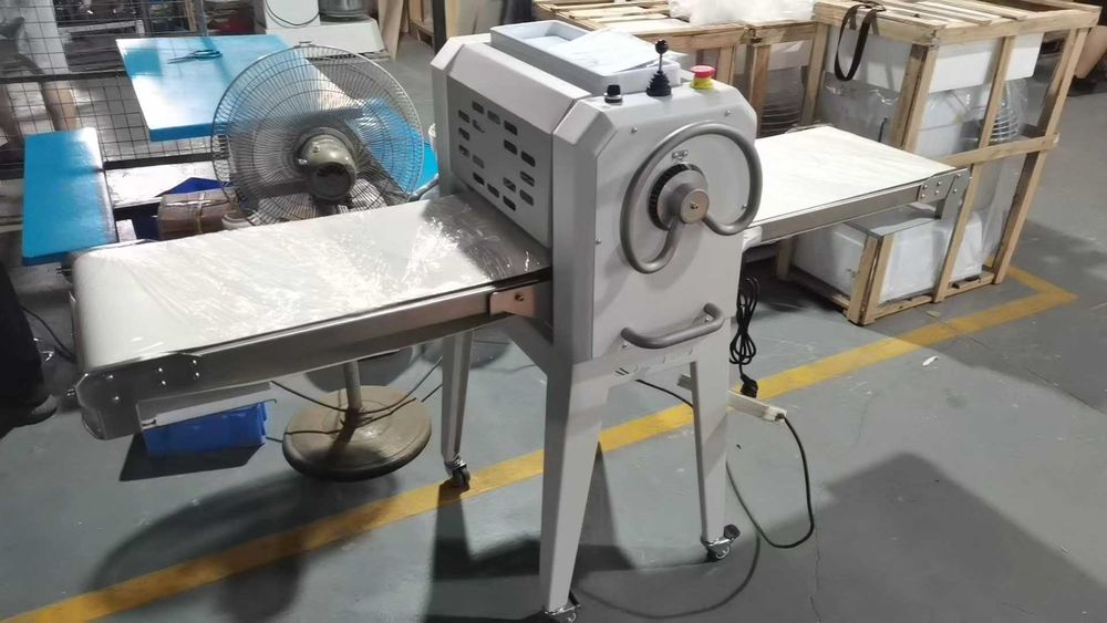 wałkowarka / wałkownica / walcarka do ciasta MaXBaker CLX400