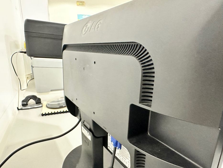 Vendo monitor LG Flatron E2211