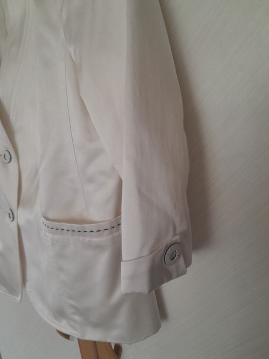 Nowy elegancki żakiet