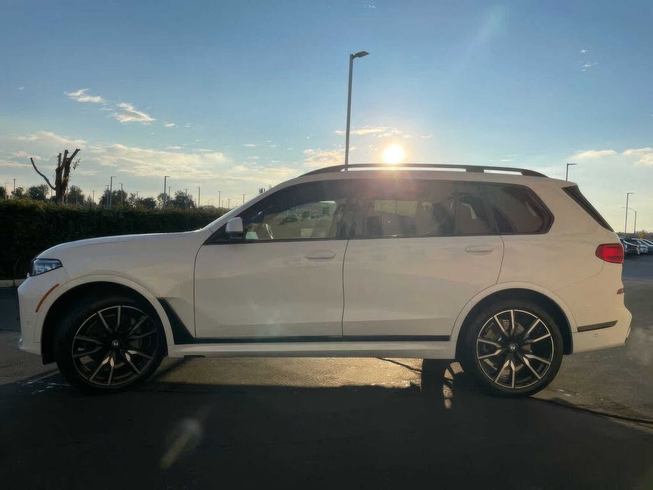 BMW X7 xDrive50i      2019