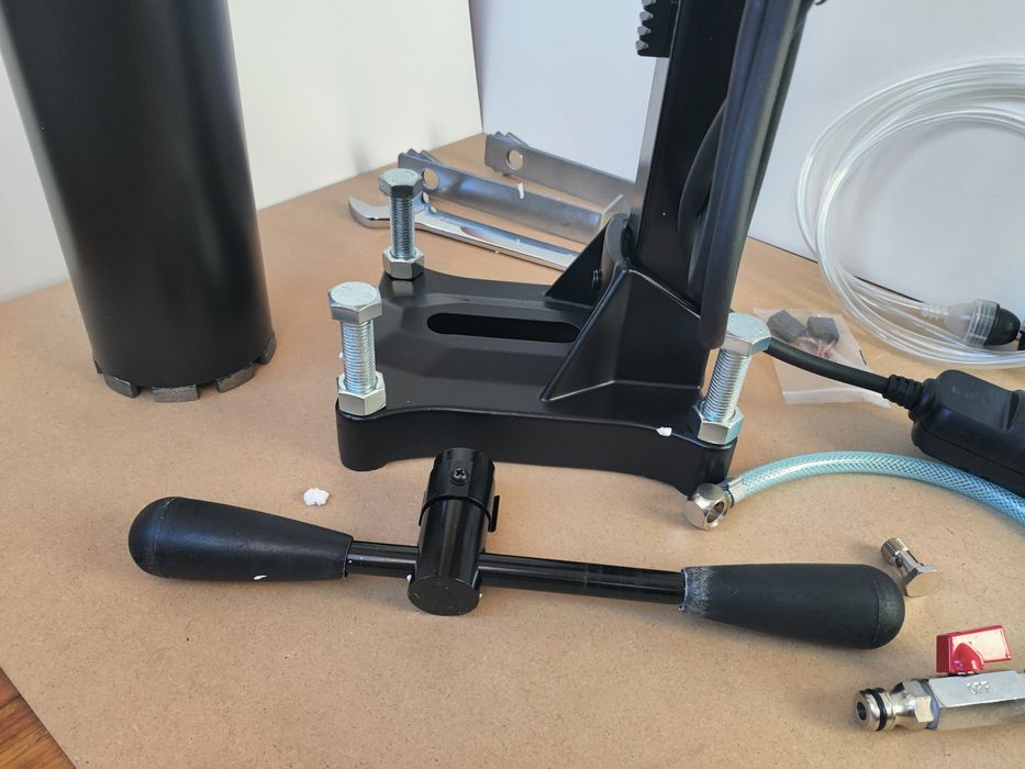 Maquina de furar carotes / caroteadora 3200W. + Broca 108 mm incluída