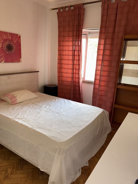 Arrendo quarto casal em lLnda Velha