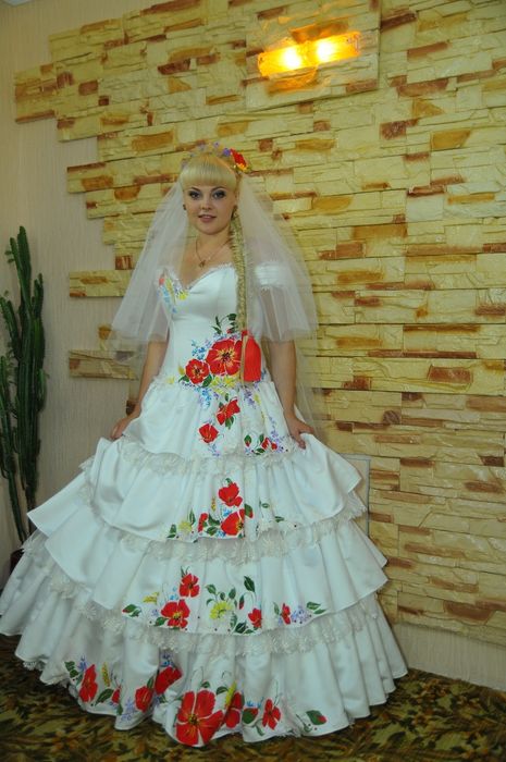 Весільна сукня в українському стилі, на L - XL