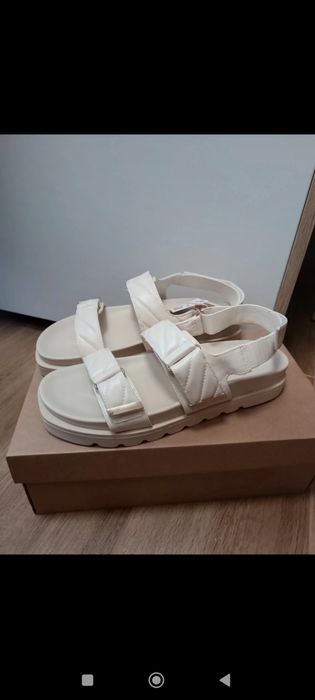 Sandały kremowe Stradivarius