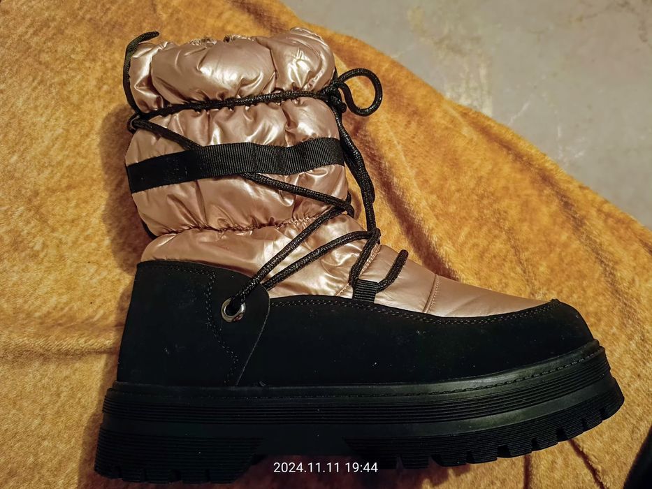 Buty  sniegowce .
