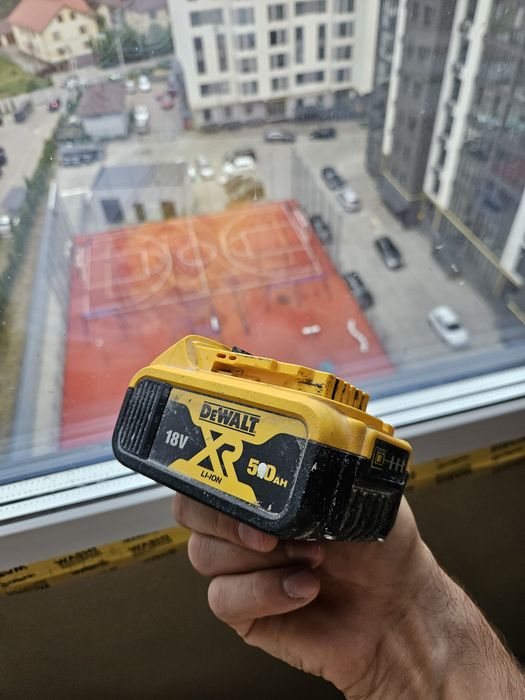 Акамулятор Dewalt 5A