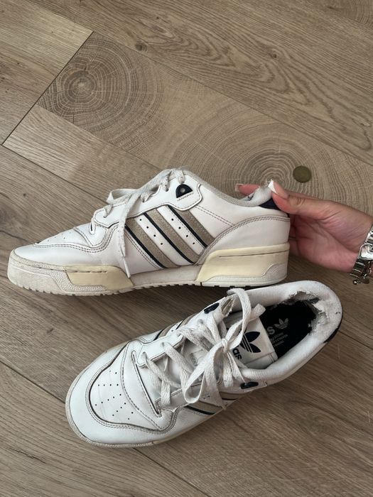 Adidas rivalry low white