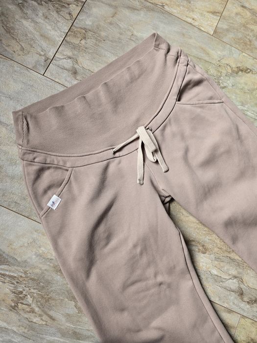 Dresowe spodnie ciążowe Latte Mama kawowe M