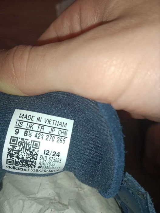 Кросівки adidas замшеві. Нові