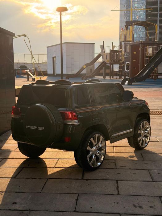 Дитячий електромобіль Toyota Land Cruiser 200