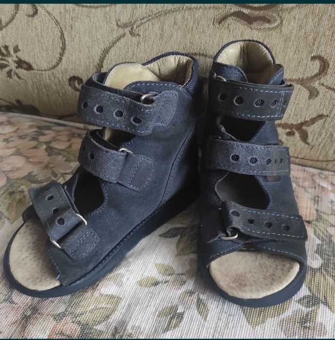 Продам ортопедические босоножки