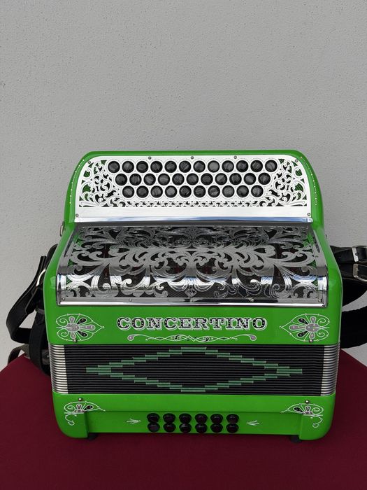 Concertina semi nova Sol dó  fá