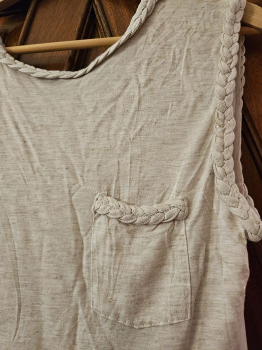 Top bege com trança