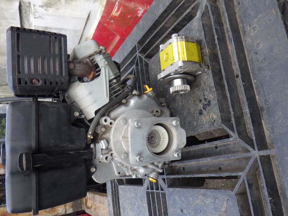 Briggs & Stratton Commercial Pompa Hydrauliczna  Łuparka Rębak irp..