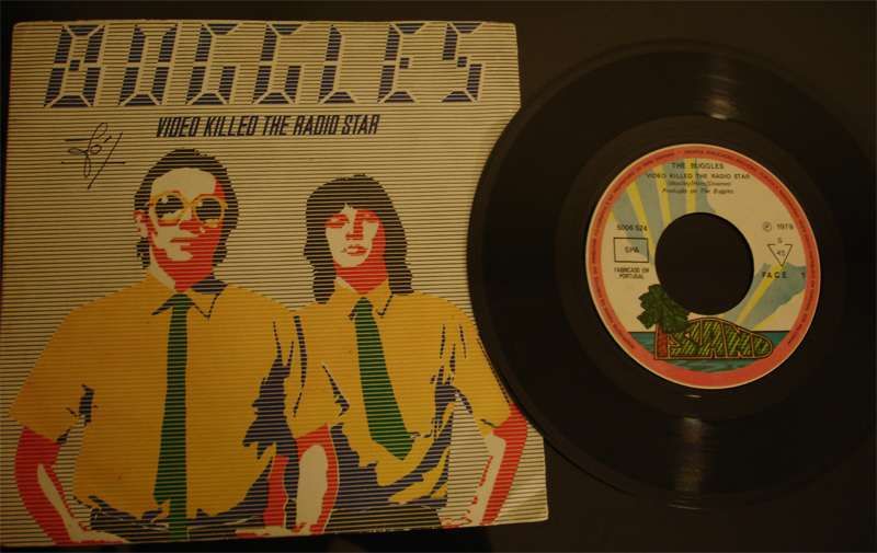 BUGGLES - 2 Singles - VINIL 7"