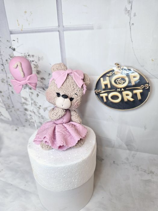 Miś z masy cukrowej miś dla dziewczynki w sukience chrzest roczek