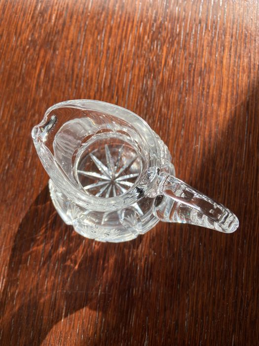 Kryształowy dzbanuszek, mlecznik