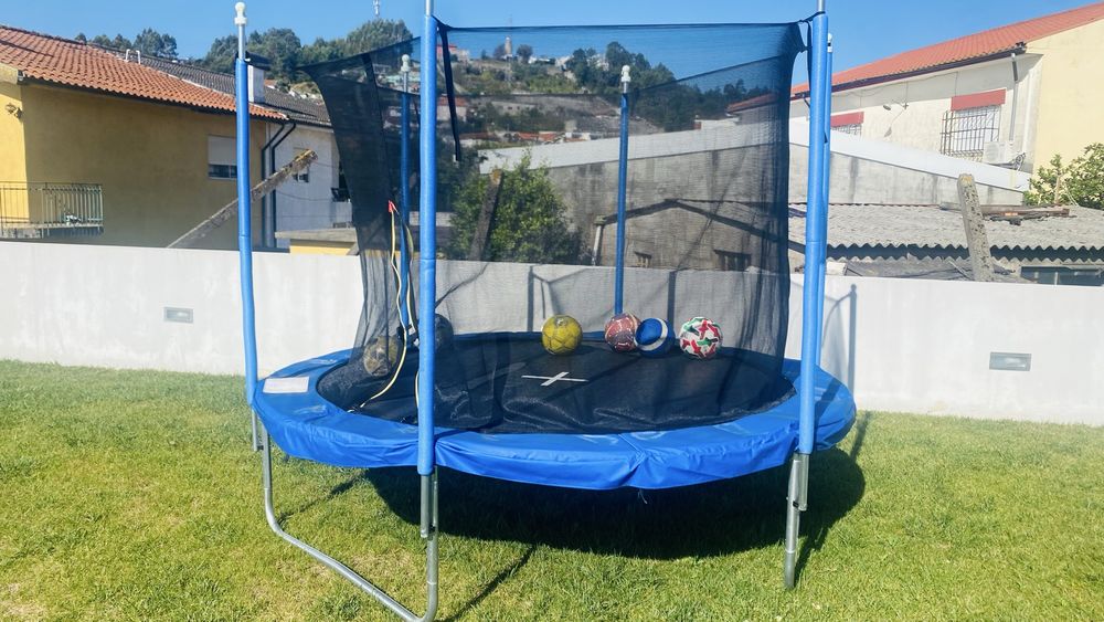 Trampolim excelente para brincar