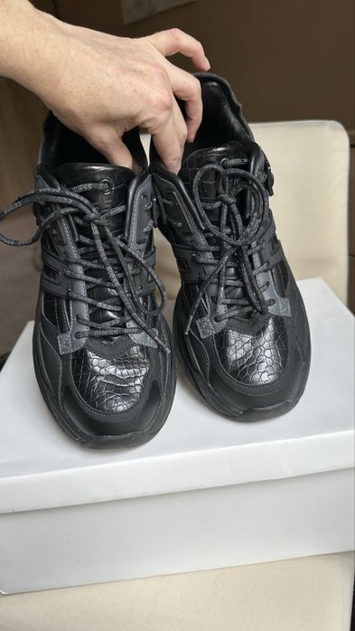 Кроссовки Guess 40р