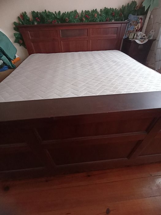 Łóżko drewniane, duże