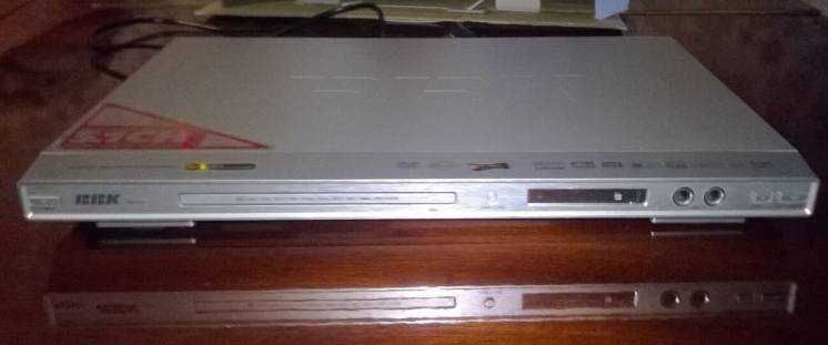 Розважальний центр . Плеер dvd BBK dv611si с караоке + мікрофон sony