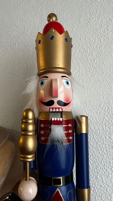 Quebra-nozes soldadinho em madeira – 90 cm com cetro dourado