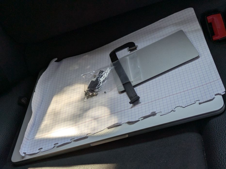 Macbook m2 carcaça e peças variadas64283925220355120