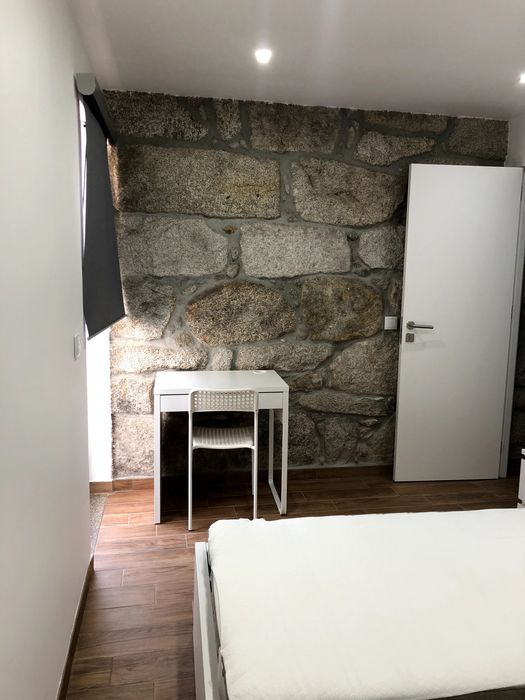 Quarto individual, junto ao ISEP