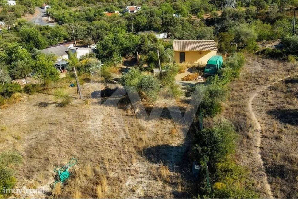 Terreno de 2100 | Furo dágua | Vedado | Bons acessos | Querença | Loul
