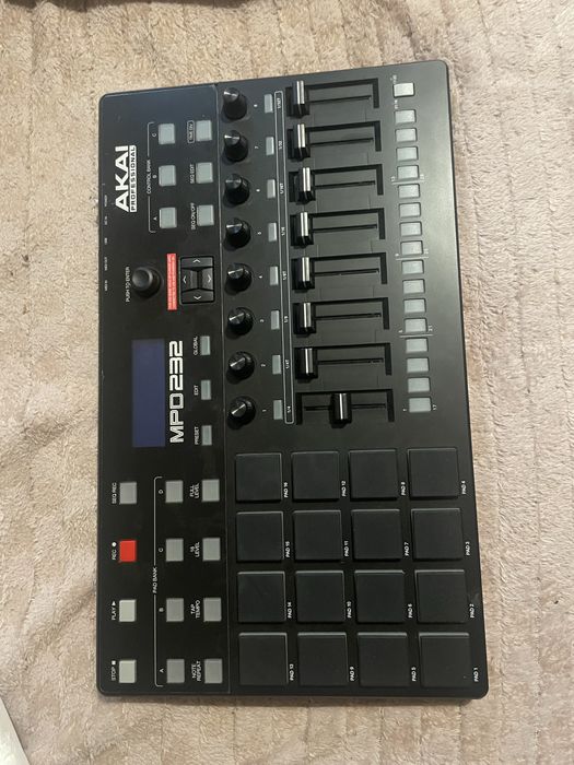 Akai   MPD 232 stan bardzo dobry