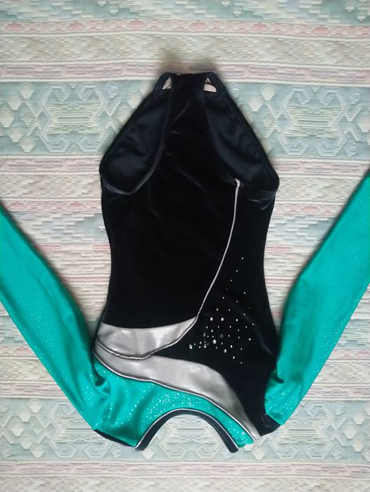 Спортивний купальник довгий рукав на 6-8 років