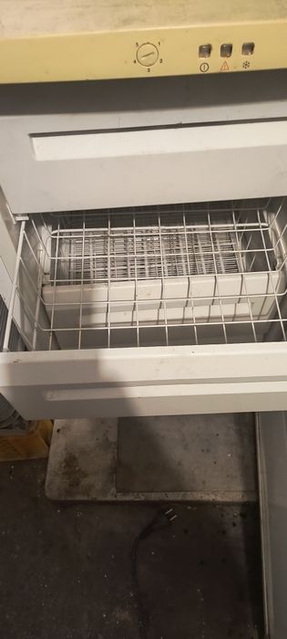 Zamrażarka sprawna  5 półek