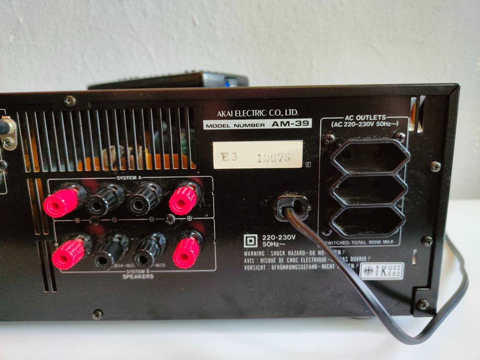 AKAI AM-39 B wzmacniacz stereo z pilotem