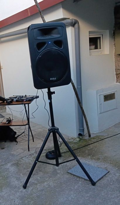 Sistema de som Ibiza amplificado + mesa de DJ Hércules dj console rmx