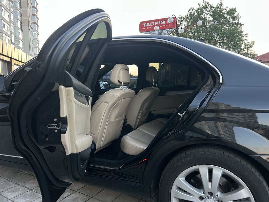 Mercedes-Benz C-220