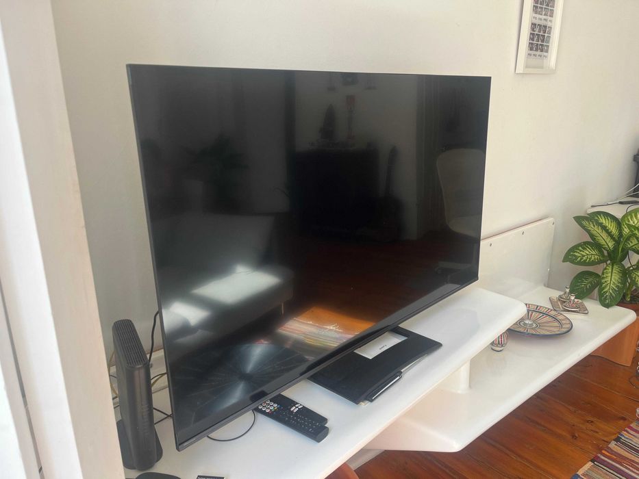 TV HISENSE 55U7Q (MiniLED - 55'' - 140 cm - 4K Ultra HD - Smart TV)