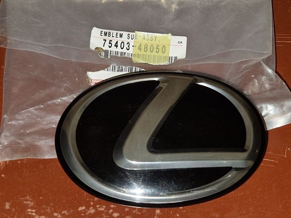 Емблема дверцят багажника Lexus RX