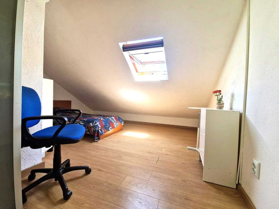 Quarto acolhedor, luminoso e mobilado na Encosta do Sol - Amadora