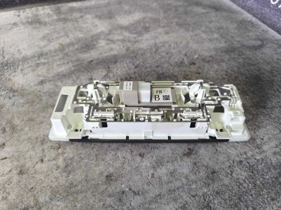 Плафон освітлення салону Nissan Leaf 2  Kicks   264305TA0A