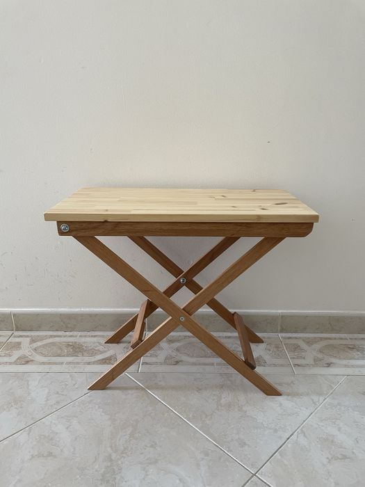 Mesa dobrável de madeira