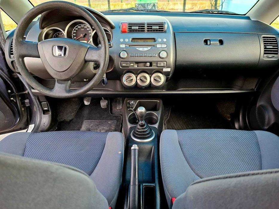 Honda Jazz COOL AC com JLL e sensores de estacionamento.