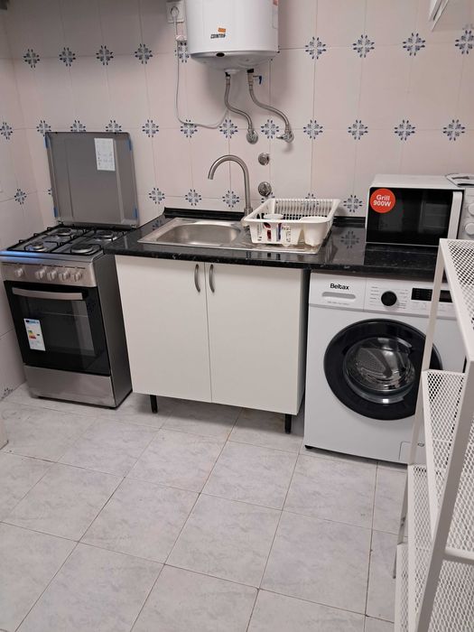 T-2 Novo.Equipado & mobilado. Na LAPA, centro Lisboa.Disponível.