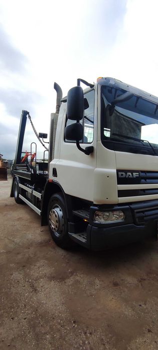 Camião DAF FACF75 (contentores)