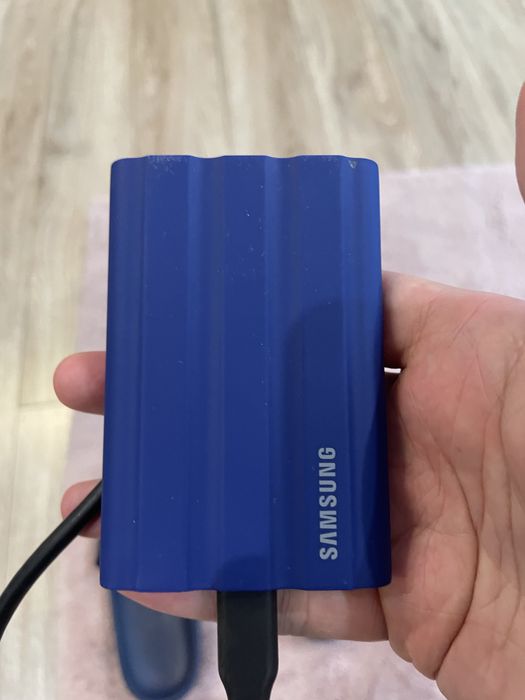 Dysk zewnętrzny SSD SAMSUNG  T7 Shield Niebieski 2TB